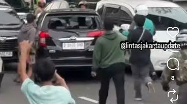 Mobil Lawan Arah di Gunung Sahari Tabrak Pengendara, Satu Orang Terluka