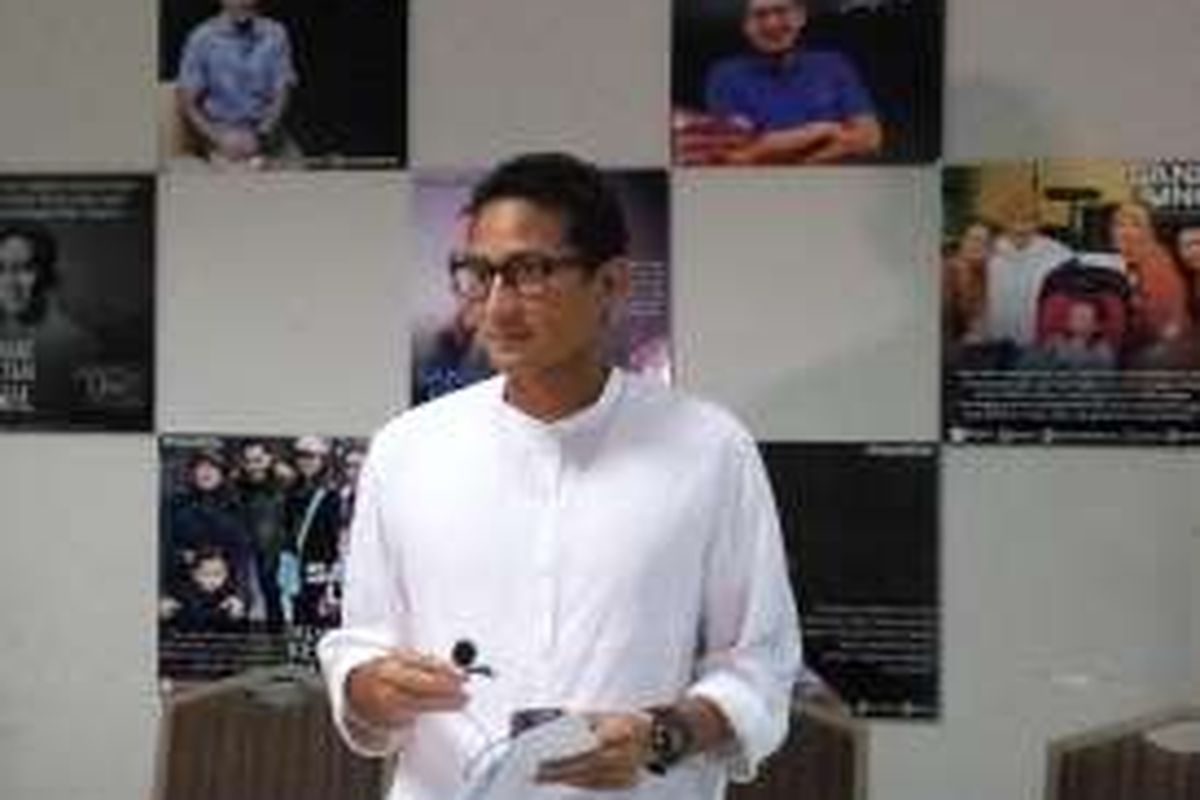 Bakal wakil calon gubernur DKI Jakarta, Sandiaga Uno saat di Posko Relawan Sandigaa Uno di Kawasan Melawai, Jakarta Selatan, Kamis (13/10/2016).