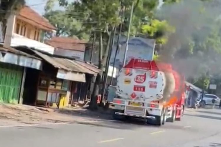Truk BBM Pertamina Terbakar di Cianjur, Polisi Selidik Penyebabnya