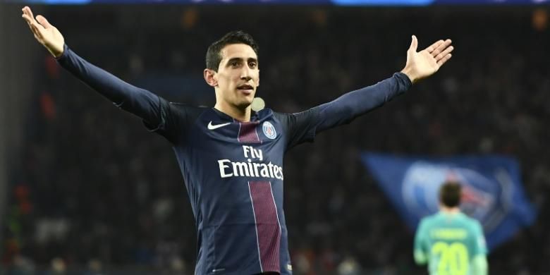 Penyerang Paris Saint-Germain, Angel Di Maria, melakukan selebrasi setelah mencetak gol pertama timnya ke gawang Barcelona pada pertandingan leg pertama babak 16 besar Liga Champions di Stadion Parc des Princes, Paris, Selasa (14/2/2017).
