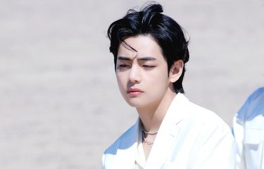 Kim Taehyung atau V BTS akan debut sebagai artis solo dengan merilis album.