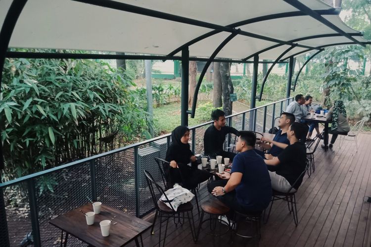 Lantai satu Arborea Cafe yang berlokasi di Arboretum Kementerian Lingkungan Hidup dan Kehutanan RI di Jalan Gatot Soebroto, Jakarta Pusat.