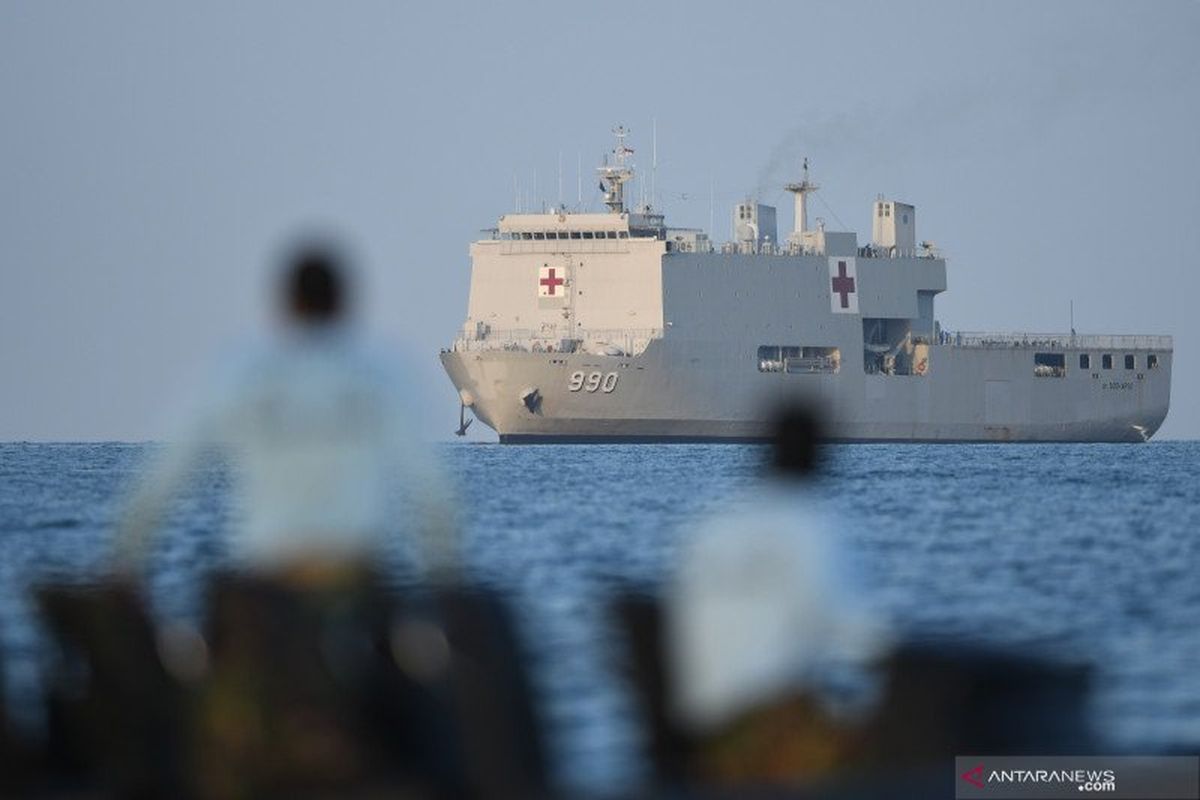 KRI dr Soeharso yang membawa 69 WNI ABK Diamond Princess tiba di perairan sekitar Pulau Sebaru Kecil, Kepulauan Seribu, Jakarta, Senin (2/3/2020).