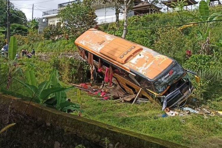 Kondisi kendaraan yang terlibat kecelakaan maut di Baturiti, Tabanan, Sabtu 18 Juni 2022 

