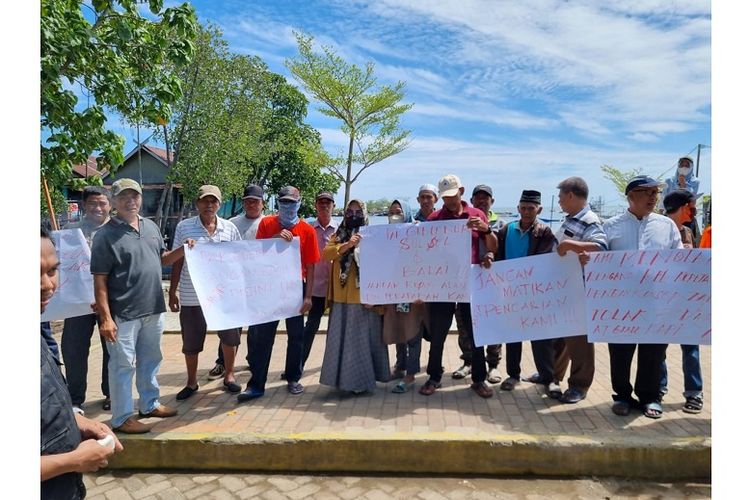 Protes nelayan Tallo yang tak setuju dengan adanya pembangunan rel kereta api.