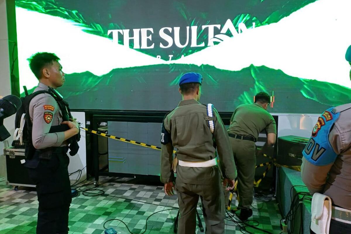 Salah satu tempat hiburan berkedok kafe dan resto yang disegel pihak Satpol PP Makassar di Jalan Tamangapa Raya III, Kecamatan Manggala, Kota Makassar, Sulsel, Senin (3/6/2024).