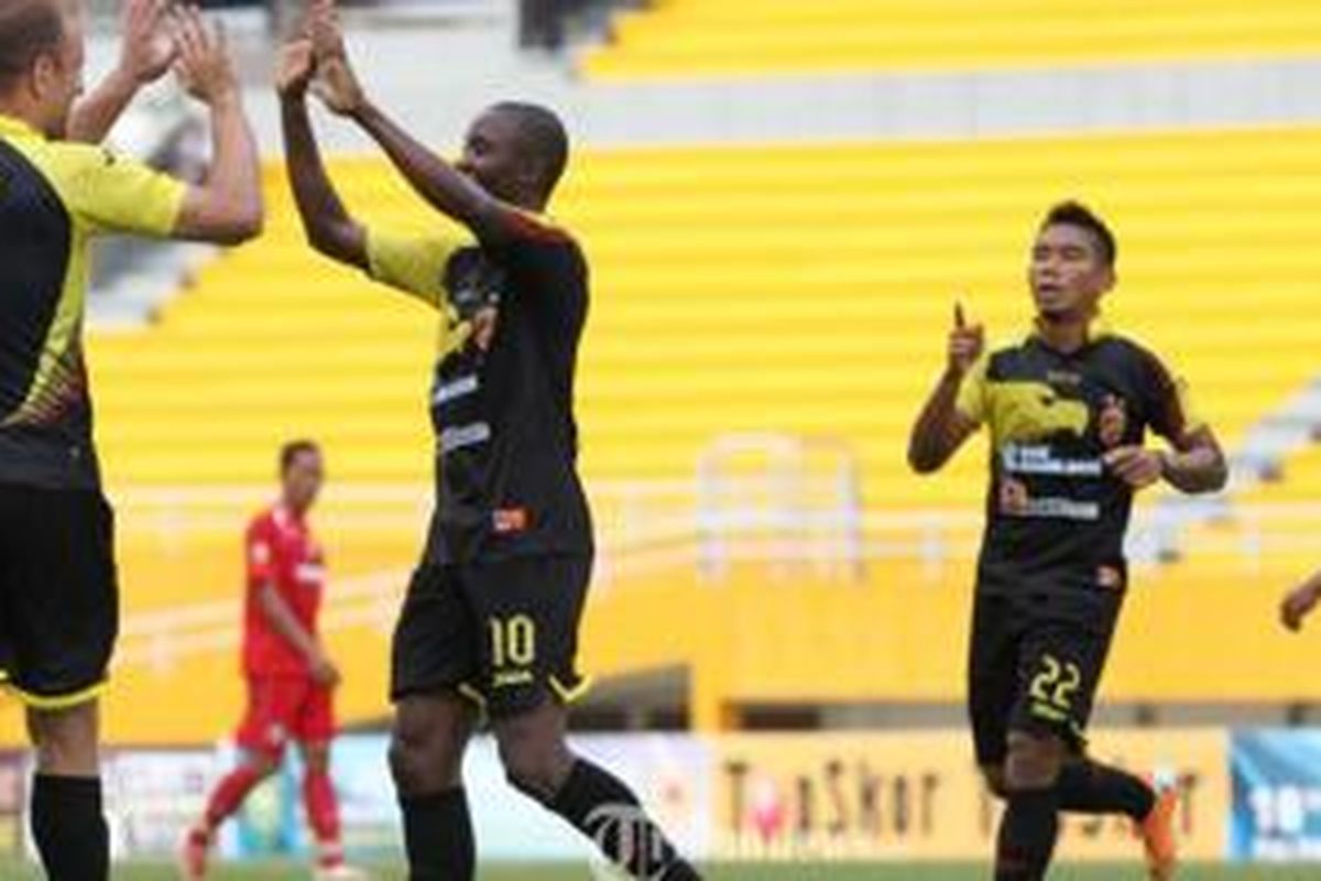 Sriwijaya FC (hitam) siap menyambut ISL 2015. 