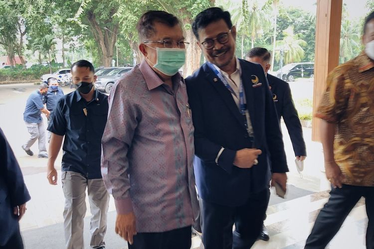 Wakil Presiden RI ke 10 dan 12 Jusuf Kalla (JK) dan Menteri Pertanian Syahrul Yasin Limpo dalam seminar kebangsaan Partai Nasdem di Hotel Sultan, Senayan, Jakarta, Kamis (16/6/2022). 