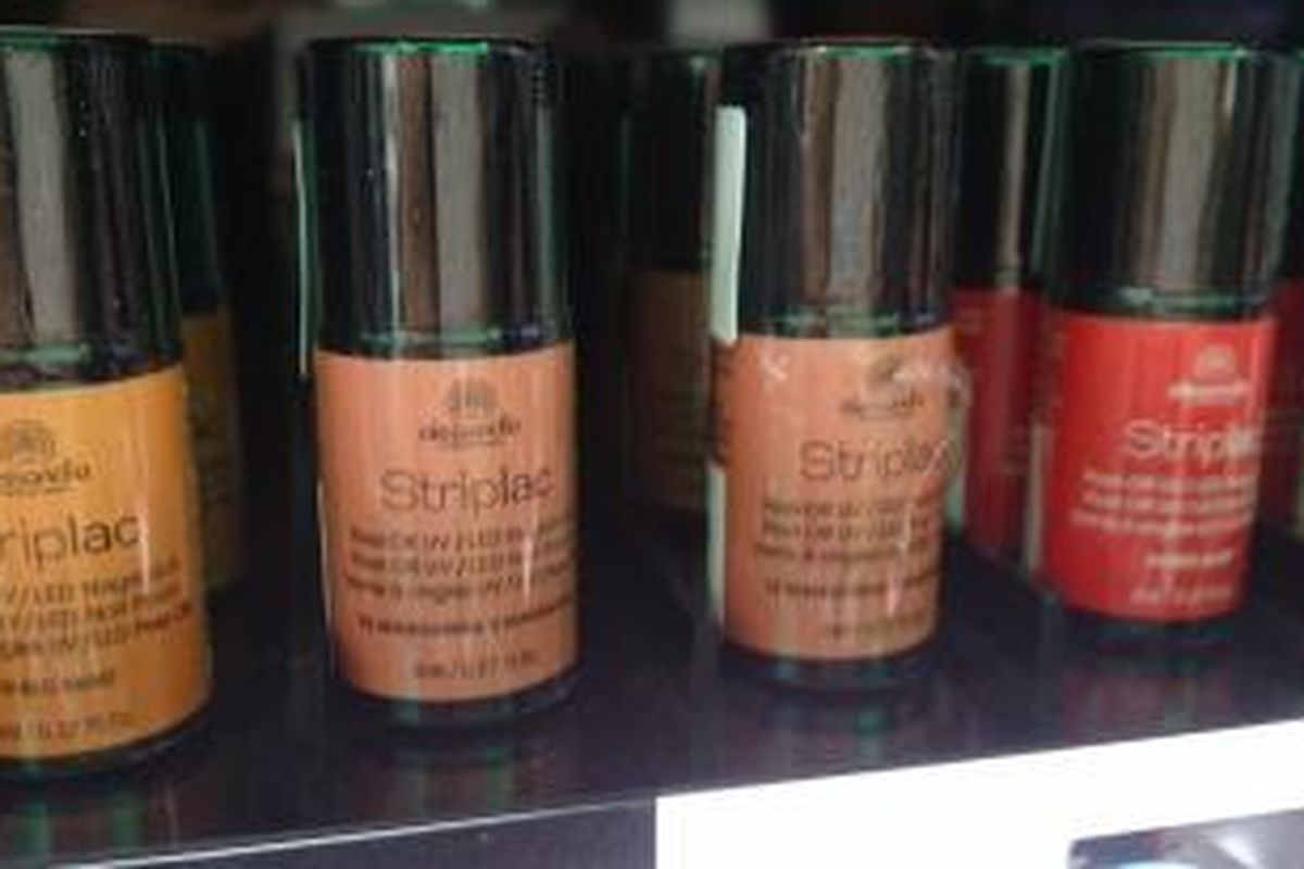 Cat Kuku Striplac dijual di Sephora, Plaza Indonesia (22/10/2015)