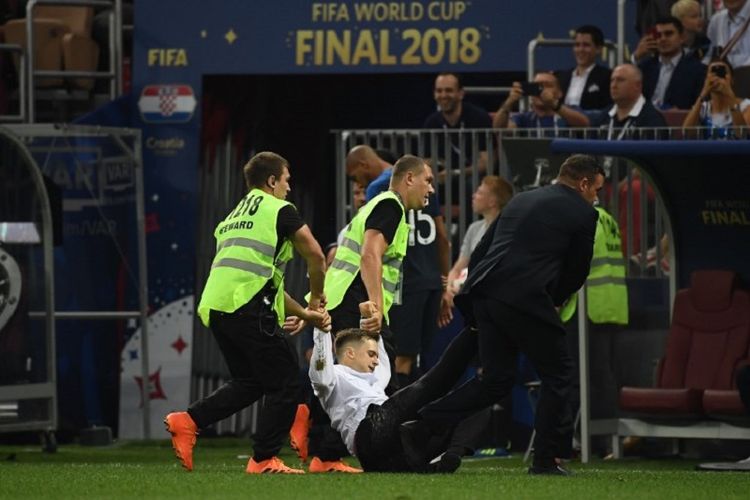 Penyusup pada partai final Piala Dunia 2018 antara Perancis dan Kroasia.