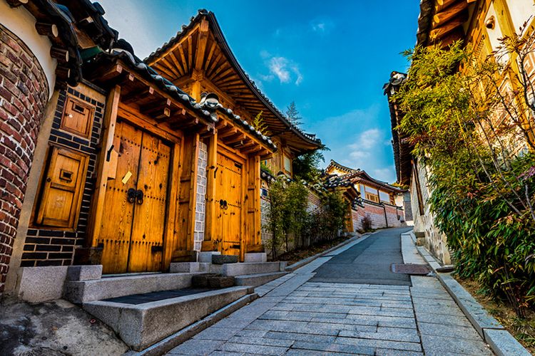 Bukchon Hanok Village di Korea Selatan.