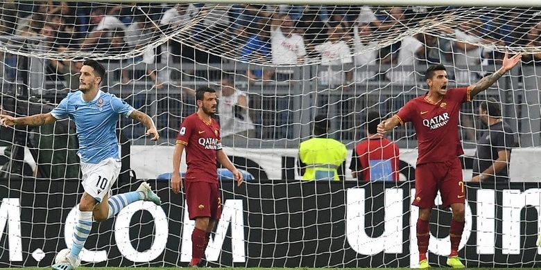Luis Alberto merayakan golnya pada pertandingan Derbi Lazio vs AS Roma di Stadion Olimpico dalam lanjutan Liga Italia, 1 September 2019. 