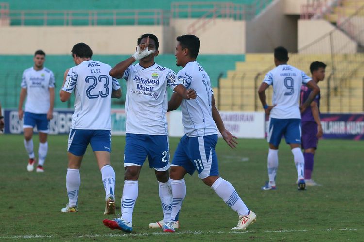 Frets Butuan melakukan selebrasi usai mencetak gol untuk Persib dalam duel kontra Persik Kediri pada pekan ke-17 Liga 1 2021-2022 di Stadion Sultan Agung, Bantul, Minggu 12 Desember 2021.