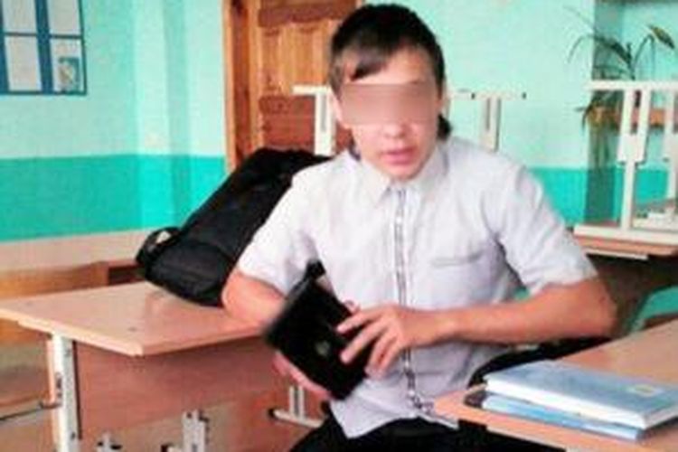 Rustam (17), tewas setelah main game online 22 hari nyaris tanpa henti.