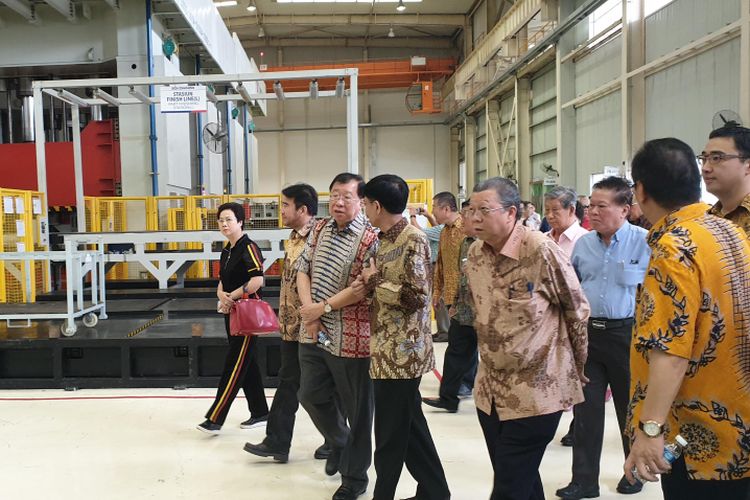 Pengusaha Indonesia Tionghoa menyambangi pabrik DFSK