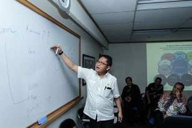 Menteri Komunikasi dan Informatika Rudiantara memaparkan program kerja Kemenkominfo saat mengunjung kantor redaksi Kompas.com, Jakarta, Kamis (17/3/2016).
