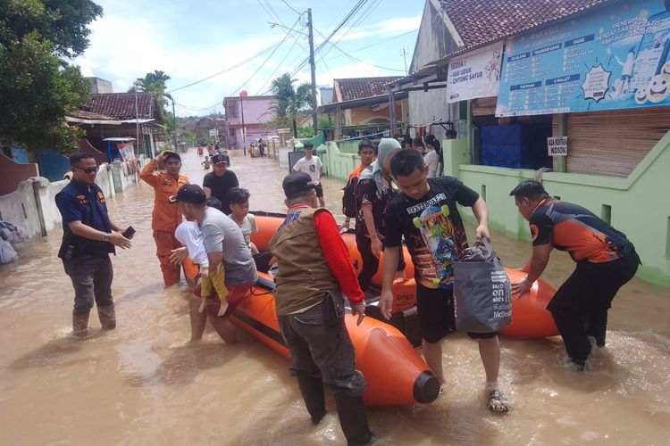 Banjir di Kota Bandar Lampung, Provinsi Lampung, Jumat (12/4/2024).