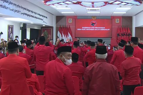 Saat Bambang Pacul dan Ganjar Pekikan Salam Merdeka Bersama di Rakernas PDI-P