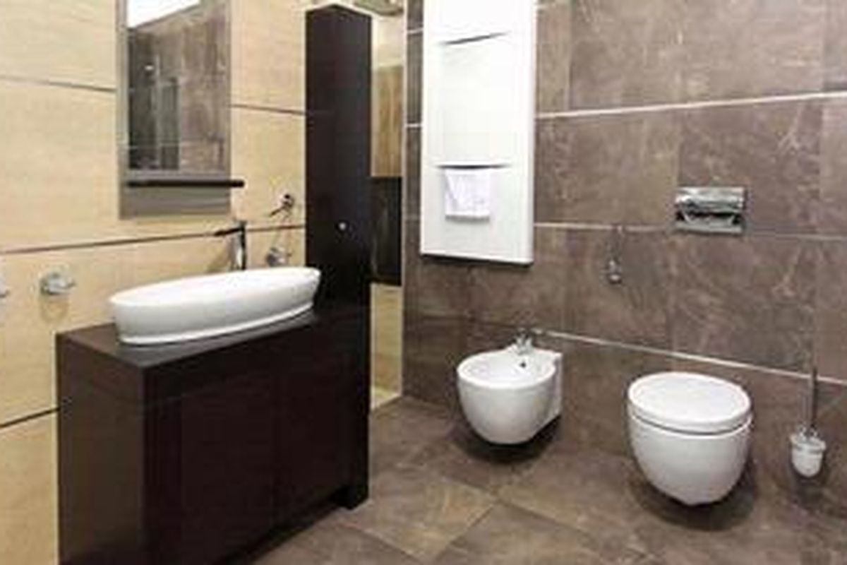 Desain tanpa banyak memakai detail akan mengurangi kesan penuh pada ruang sehingga bisa membuat ruang terasa lebih compact.