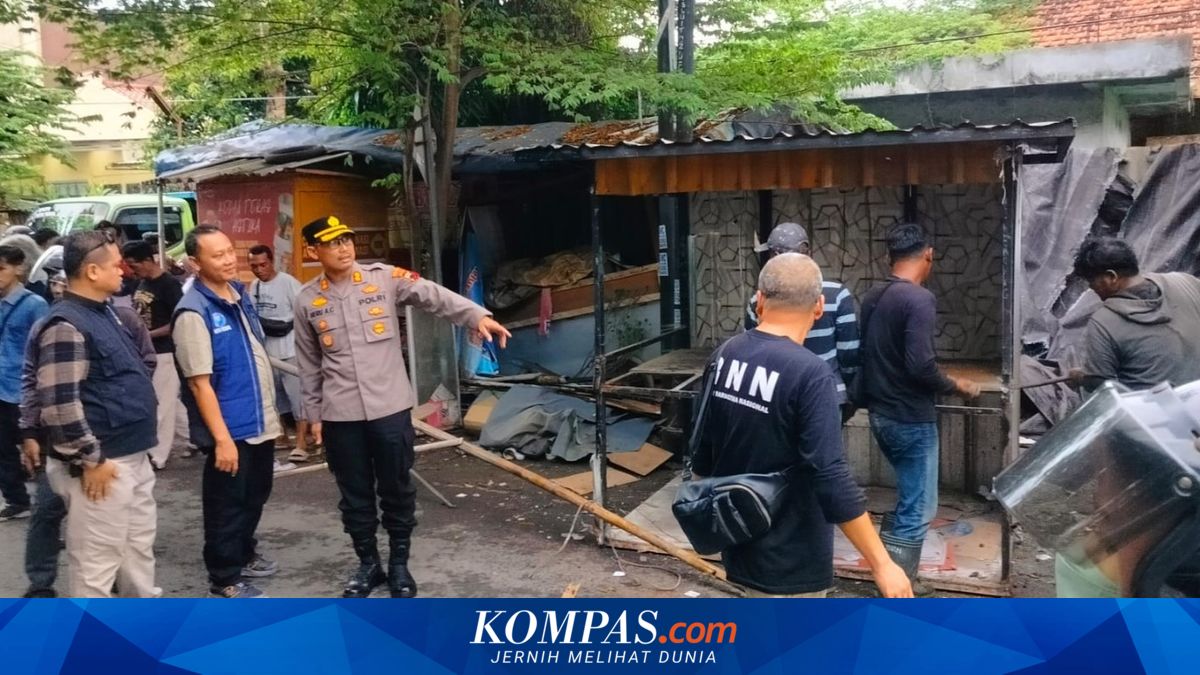 Temuan Dokumen saat Razia Tramadol di Tegal, Wali Kota Soroti soal Beking Usaha ~WR

Klik untuk baca: