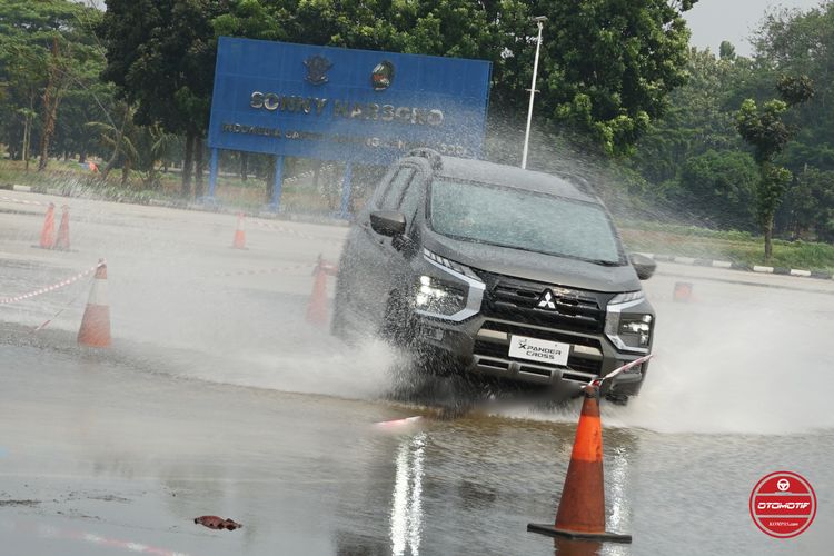 Mitsubishi New Xpander Cross