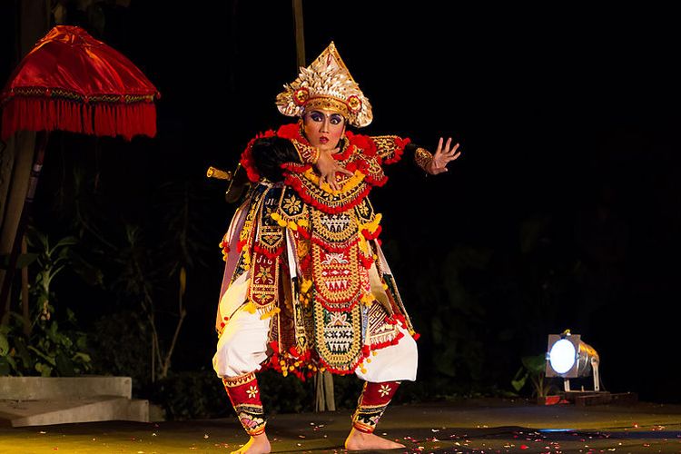 Tari Baris merupakan tari tunggal dari Provinsi Bali