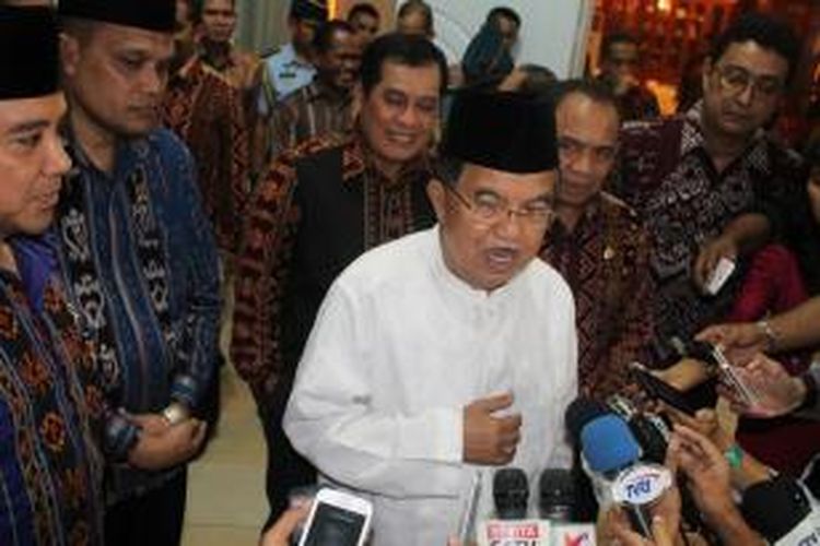 Wapres Jusuf Kalla ketika diwawancarai wartawan di Kupang, NTT
