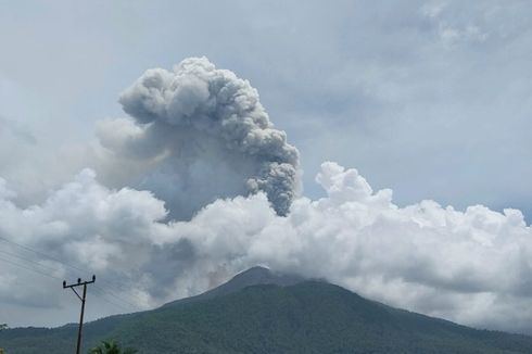 Gunung Lewotobi Kembali Alami Erupsi Siang Ini, Semburkan Asap Tebal Setinggi 1,5 Km