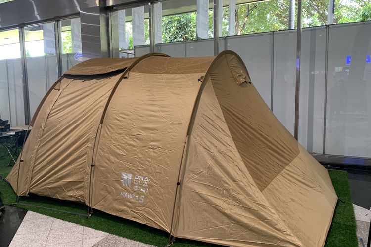 Tenda kemah Snail Dome dari Dhauligiri berkapasitas maksimal lima orang menggunakan tiga lapis bahan, termasuk proteksi cahaya dengan tipe bahan 210T poliester.