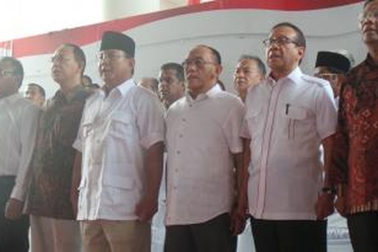 Capres Prabowo Subianto bersama pimpinan partai koalisi pengusungnya di Jakarta, Selasa (22/7/2014). Prabowo menyatakan mundur dari proses Pilpres.