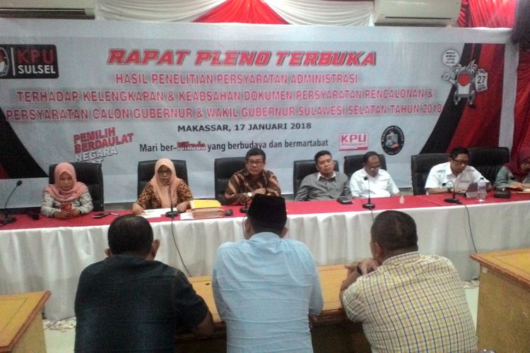 KPU Sulsel menggelar rapat pleno terbuka bersama perwakilan empat pasang kandidat bakal calon Gubenur dan Wakil Gubernur Sulsel, Rabu (17/1/2018).