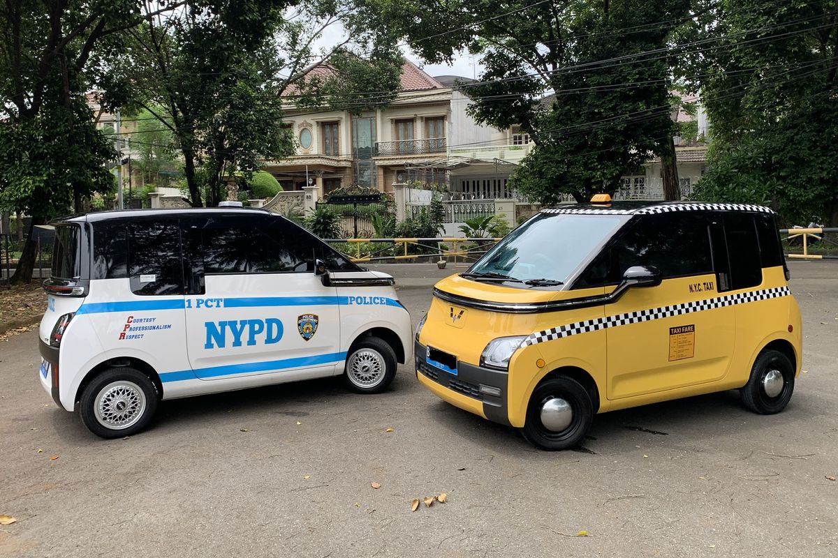 Modifikasi Wuling Air ev menggunakan decal taksi dan kepolisian New York