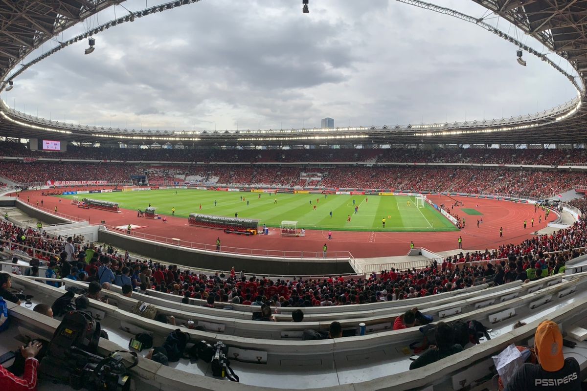 Suasana laga Grup A Piala AFF 2022 Indonesia vs Thailand di Stadion Utama Gelora Bung Karno, Senayan, Jakarta, Kamis (29/12/2022). Atmosfer Stadion GBK mendapat pujian dari manajer timnas Thailand, Nualphan Lamsam atau yang akrab disapa Madam Pang.