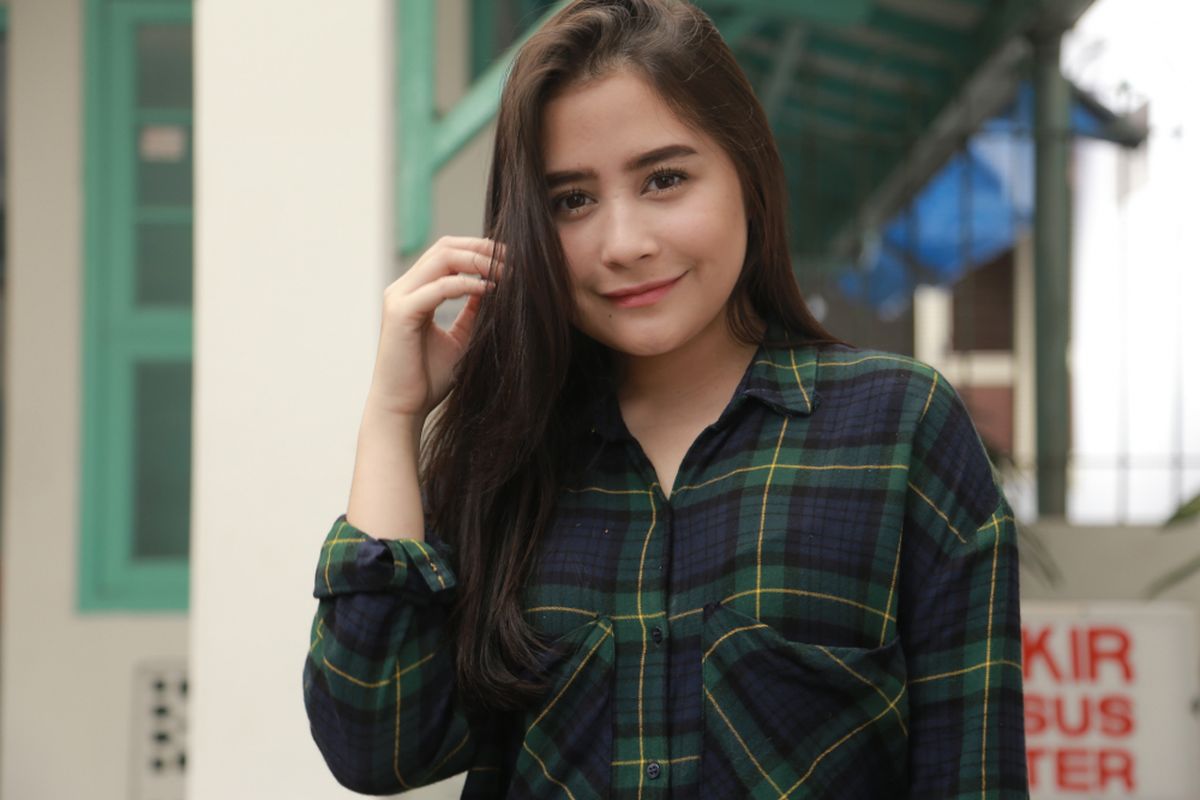 Prilly Latuconsina saat ditemui di lokasi shooting Danur 2, di RSKIA Sawojajar, Bogor, Jawa Barat, Jumat (5/1/2018).