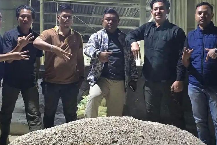 Dugaan Pabrik Pupuk Palsu di Bandung Barat, Produksi 5 Ton Sehari Dipasarkan hingga Sumatera