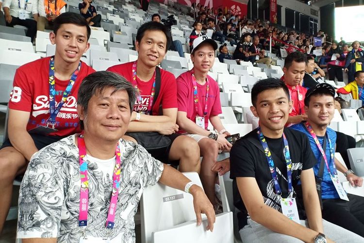 Kevin Sanjaya bersama anggota ganda oputera pelatnas seperti Hendra Seiawan, Mohammad Ahsan, Fajar Alfian dan Muhammad Rian Ardianto dan Pelatih Kepala Herry Iman Pierngadi.