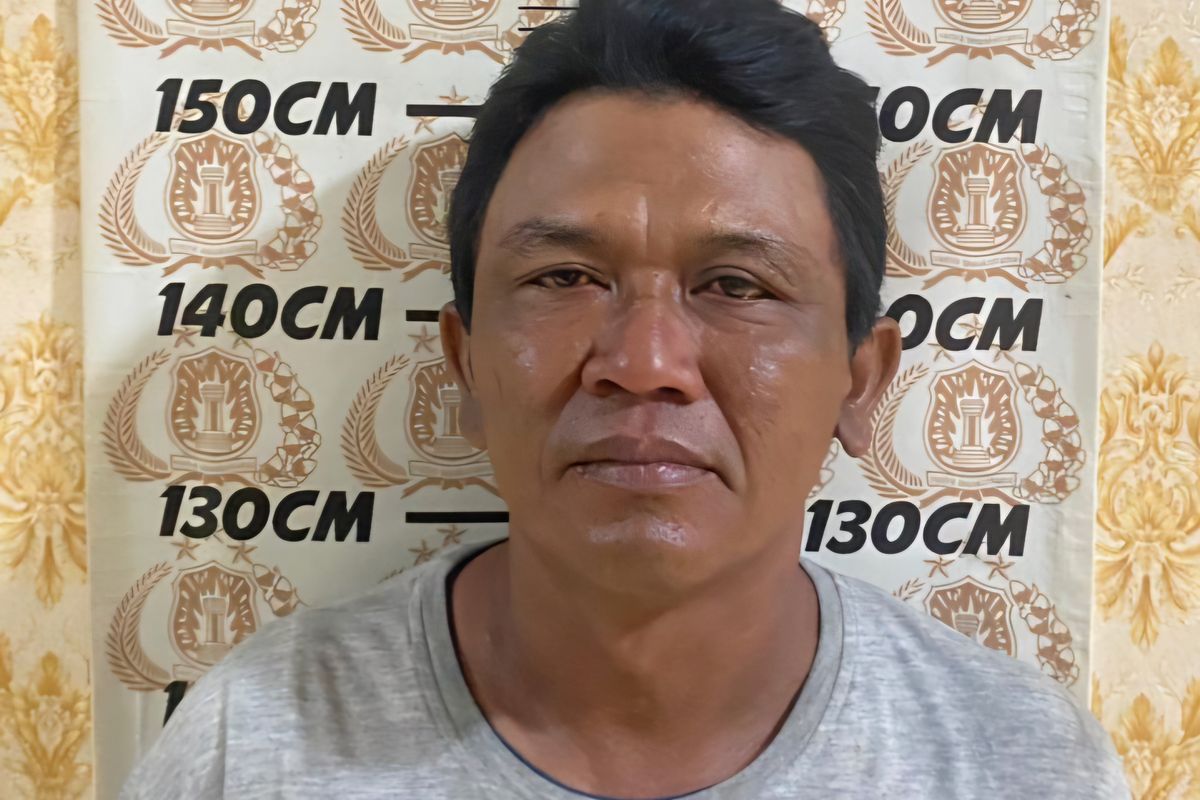 Pelaku penganiayaan, Iwan Misanto (50) alias Botol. Dia menggigit jari korban, Abdul Muis (46), hingga putus.