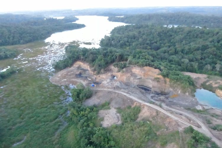Lokasi tambang ilegal yang berada di lokasi sekitar Bendungan Samboja, Kabupaten Kutai Kertanegara baru-baru ini.  