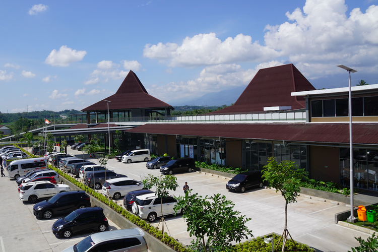 Lima bangunan berlanggam pendopo di Resta Pendopo KM 456
