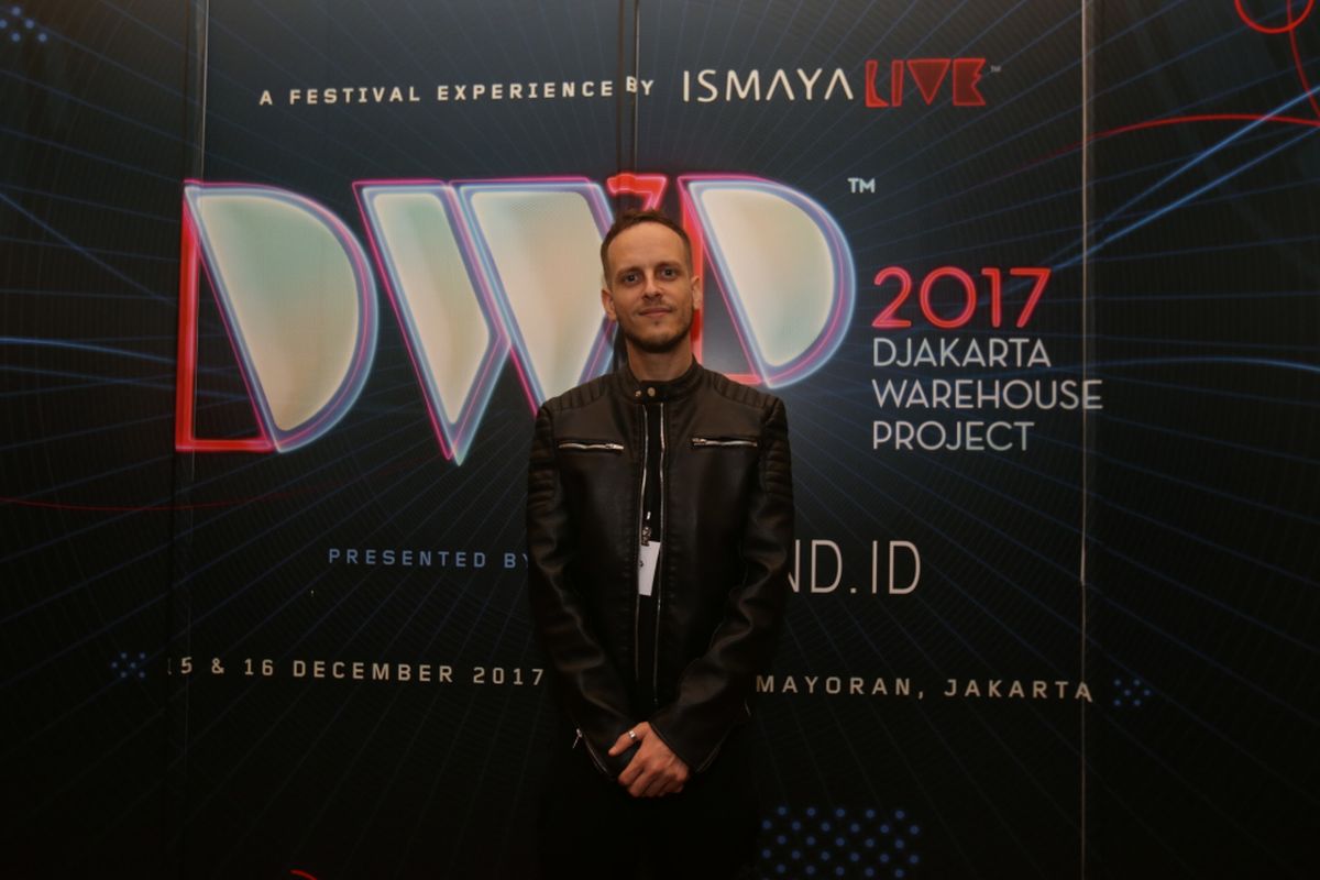 Ilan Bluestone berpose usai diwawancara di sela acara Djakarta Warehouse Project 2017 di JI Expo, Kemayoran, Jakarta, Jumat (15/12/2017). Pertunjukan yang berlangsung selama dua hari ini dimeriahkan oleh aksi panggung lainnya antara lain Marshmello, Rich Chigga, Steve Aoki, David Gravel, Hardwell dan lain-lain.