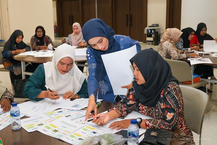 Membatik, Ikhtiar Menjaga Akar Budaya di Kota Masa Depan IKN