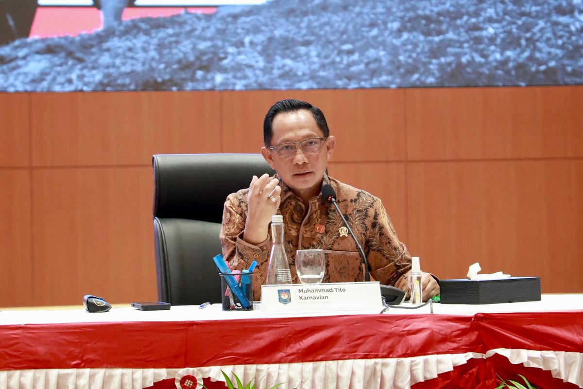 Menteri Dalam Negeri Muhammad Tito Karnavian memberikan keterangan pers terkait Rancangan Anggaran Pendapatan dan Belanja Negara (RAPBN) serta Nota Keuangan Tahun Anggaran 2026 di Kantor Direktorat Jenderal Pajak, Kementerian Keuangan, Jakarta, Jumat (15/8/2025).