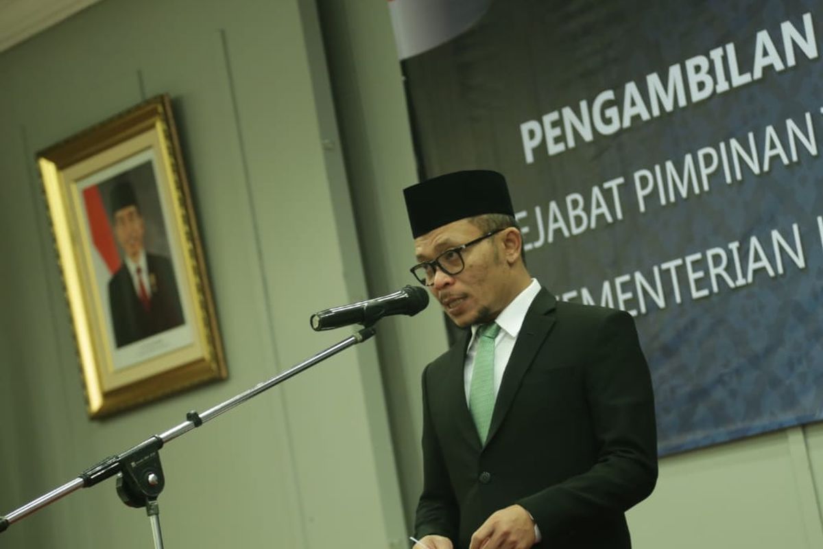 Menteri Ketenagakerjaan (Menaker) M. Hanif Dhakiri saat memberikan sambutan pelantikan di ruang serbaguna Kemnaker, Jakarta, sesuai dengan rilis tertulis, Selasa (24/9/2019).