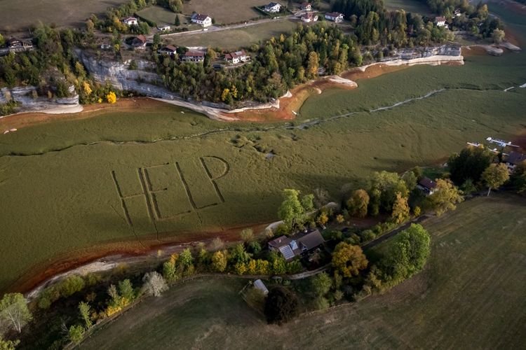 Pemandangan Danau Ikonik di Perbatasan Perancis-Swiss yang Kini Mengering