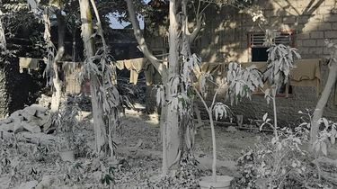 Pemukiman Warga Desa di Bogor Diselimuti Abu, Diduga Imbas Kebocoran Produksi Semen