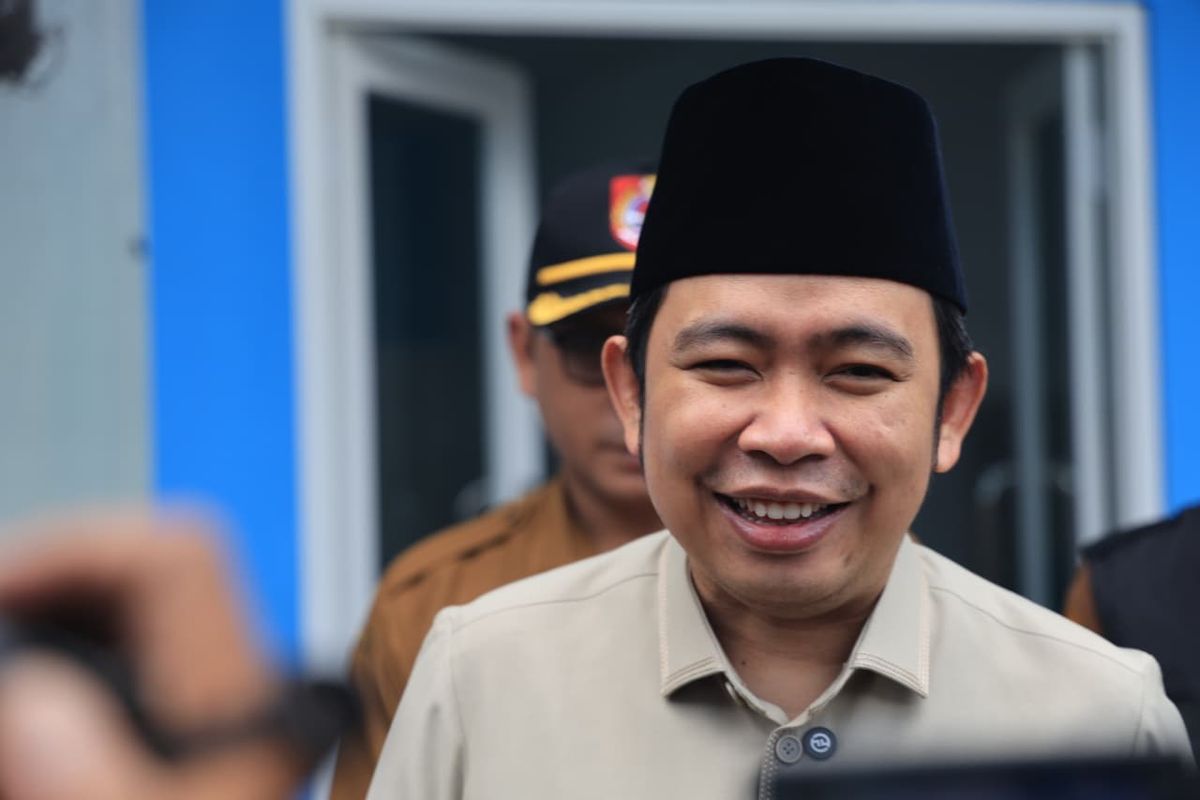 Bupati Jember H. Muhammad Fawait atau yang lebih dikenal dengan sapaan Gus Fawai saat memberikan keterangan pers kepada wartawan beberapa waktu yang lalu.