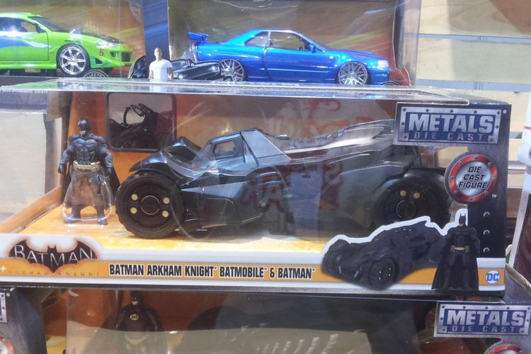 Diecast dengan model mobil Batman atau Batmobile yang sudah didiskon dapat ditemukan di arena Indonesia International Motor Show (IIMS) 2018