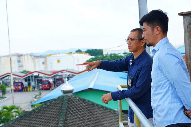 Anggota Komite BPH Migas Eman Salman Arief saat mengunjungi salah satu SPBU di wilayah Balikpapan, Kalimantan Timur.