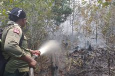 Tim Manggala Agni Menyekat Api Karhutla yang Mengarah ke Permukiman Warga di Dumai