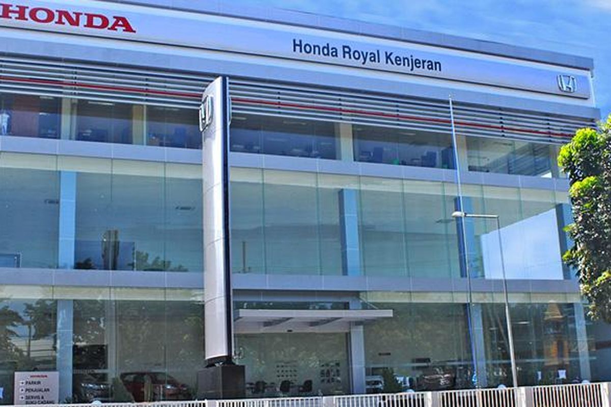 Honda Royal Kenjeran dibuka sebagai diler ke-6 Honda di Surabaya.